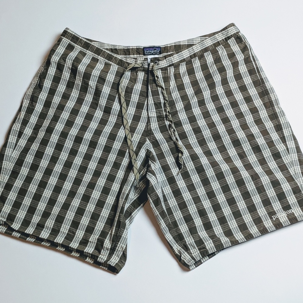 Patagonia Brown Plaid Shorts Mens Size 36